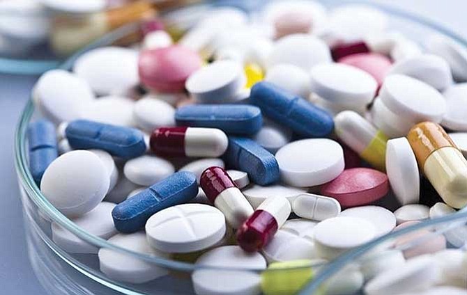 FDA facilitará acceso a fármacos y reducirán rol de doctores