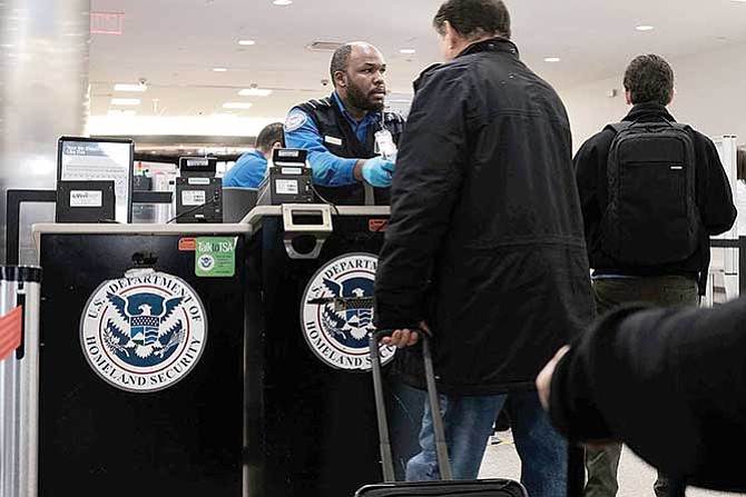 Programa federal espía a pasajeros en vuelos nacionales