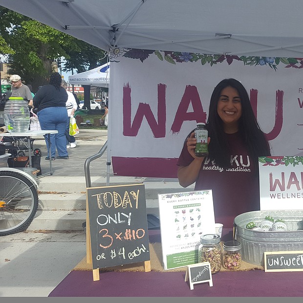 Stand de Waku Wellness Tea en el East Boston Farmer's Market 2018