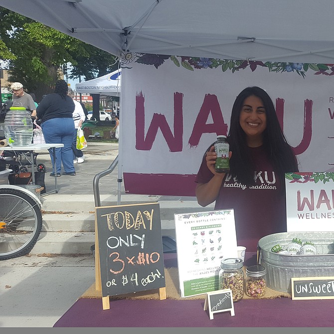 Stand de Waku Wellness Tea en el East Boston Farmer's Market 2018