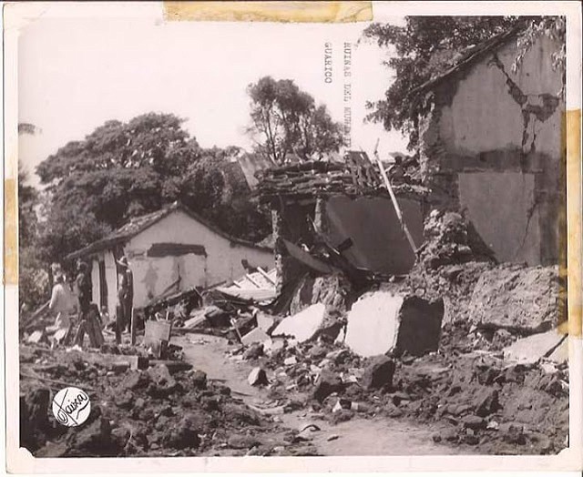 Remoción de los escombros resultados del sismo en el pueblo de Guarico, 1950