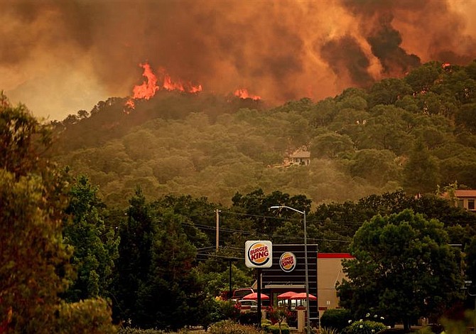 Se intensificó el mayor incendio forestal en California