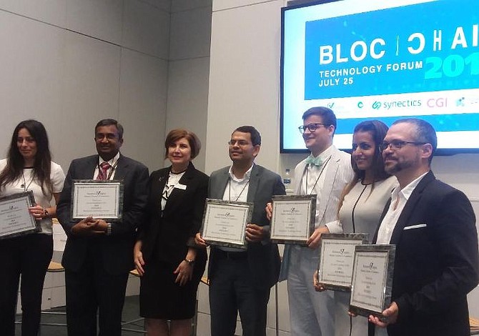 Presentan tecnología blockchain a comerciantes latinos del norte de Virginia