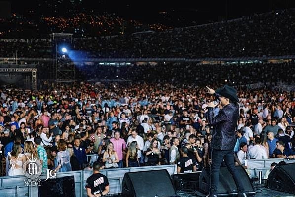 Christian Nodal Ovacionado en la Feria de la Flores en Medellín, Colombia