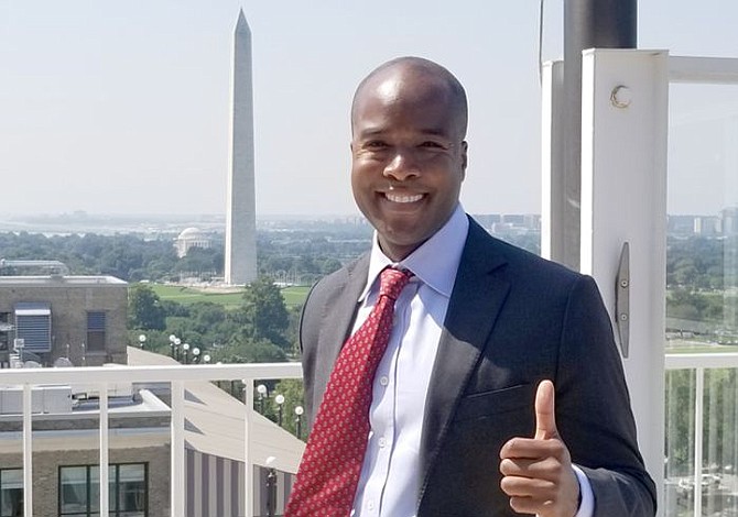 Lucha entre demócratas: James Butler enfrenta a Muriel Bowser por la alcaldía de DC