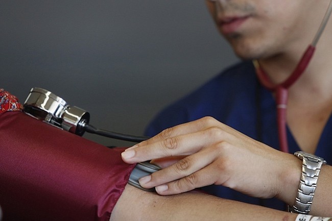 Nueva generación de médicos apoya un sistema de salud universal