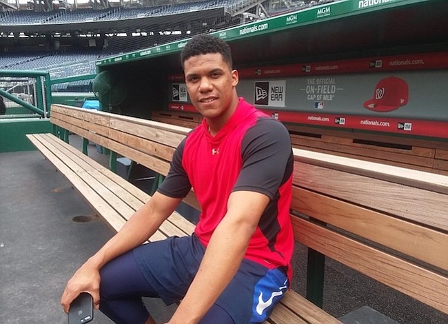 Juan Soto nació tirando duro a la pelota