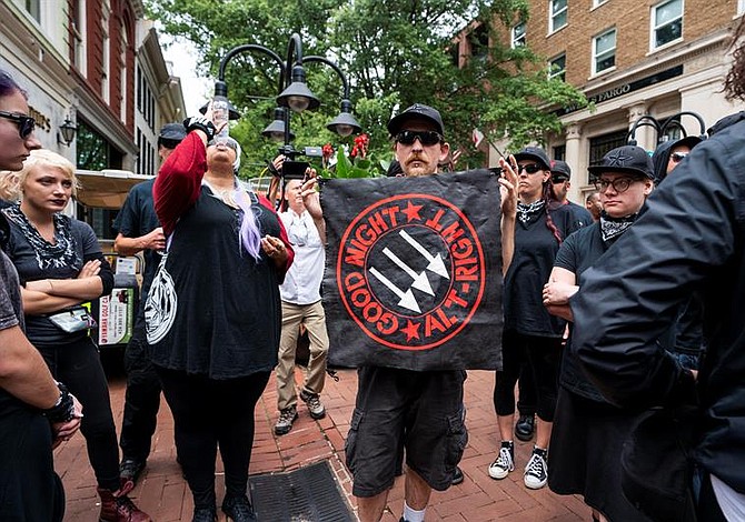Trump condena todo tipo de racismo a un año de la marcha supremacista