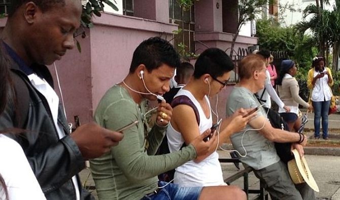 Cuba habilitó temporalmente navegación en internet a través del celular