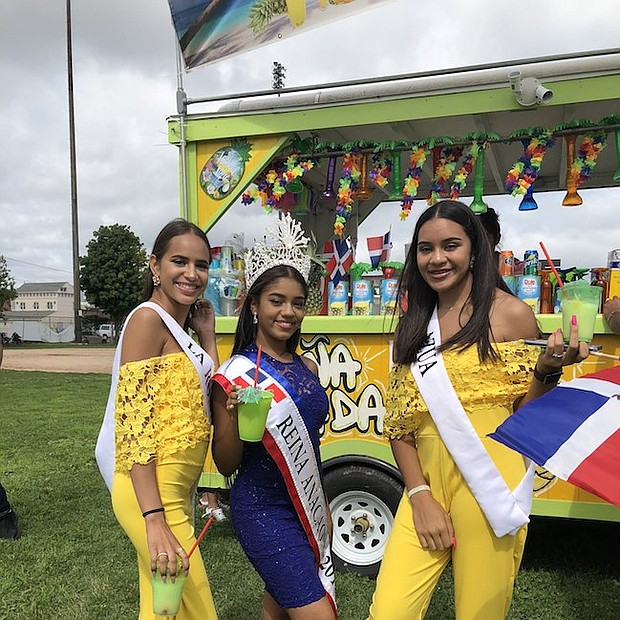Soberanas del Reinado Anacaona - Kiara Jimenez, primera finalista, Ashley Piantini, reina 2018 y Yasnild Peguero, segunda finalista