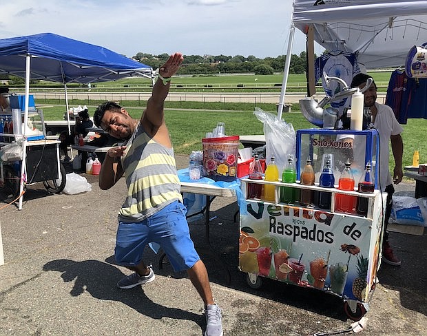 No podían faltar los raspados en el Festival Día del Salvadoreño Americano