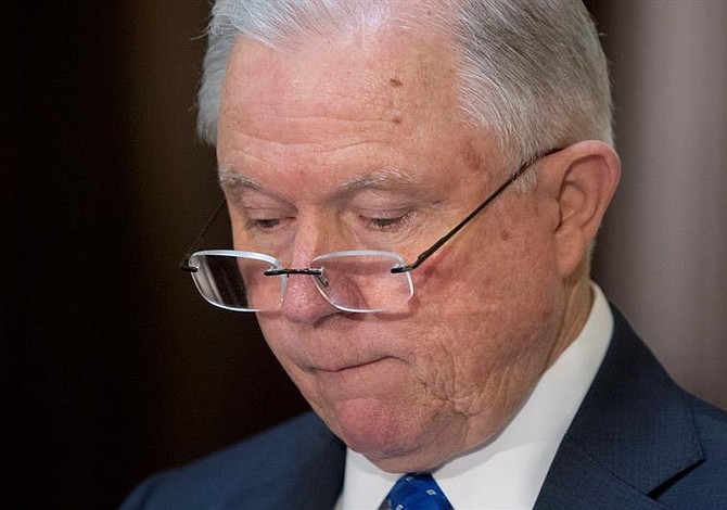 Trump dijo que Sessions no logró tomar el control del Departamento de Justicia