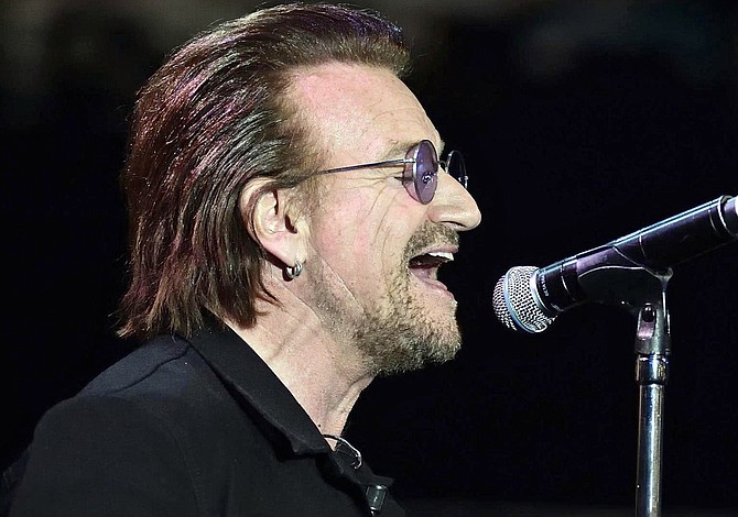 Bono pierde la voz durante un concierto y cancelan la presentación