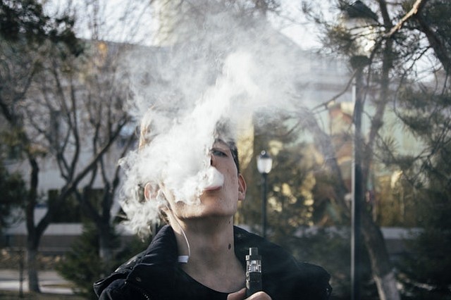 ¡Alerta para padres! Su hijo puede estar “vapeando” más que tabaco