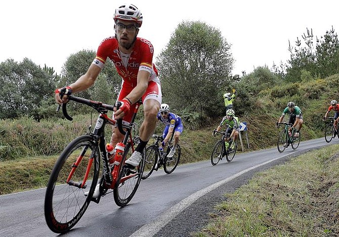 Nuevo líder de la Vuelta a España aventaja por 3 minutos a los colombianos