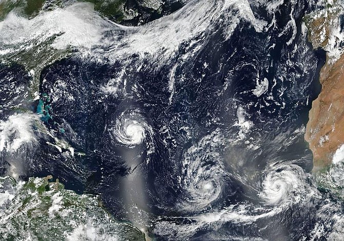 Huracán Florence se acerca a las Carolinas y amenaza con provocar terribles inundaciones