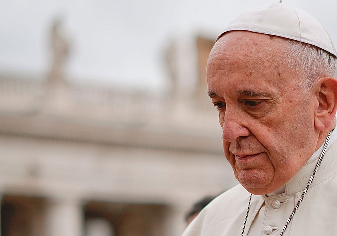 Obispos de EEUU irán a un Vaticano sumido en nubes negras