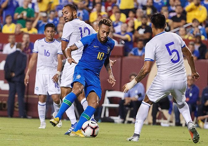 Este seleccionado se quedó con la camiseta de Neymar