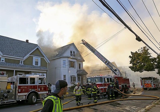 Decenas de explosiones de gas dejan múltiples heridos cerca de Boston