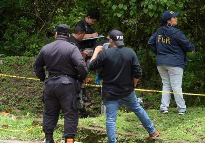 Delincuentes estrangulan a un hombre en El Salvador y arrojan su cuerpo a la carretera