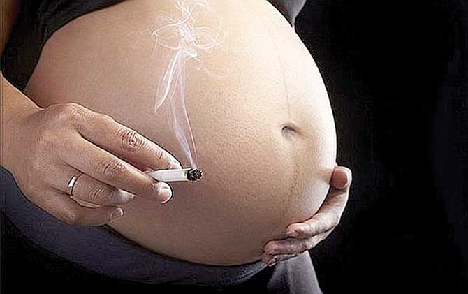 Fumadoras exponen a bebés