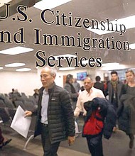 RETRASOS. Los tiempos de espera en el procesamiento de naturalización se han disparado en la Administración Trump.