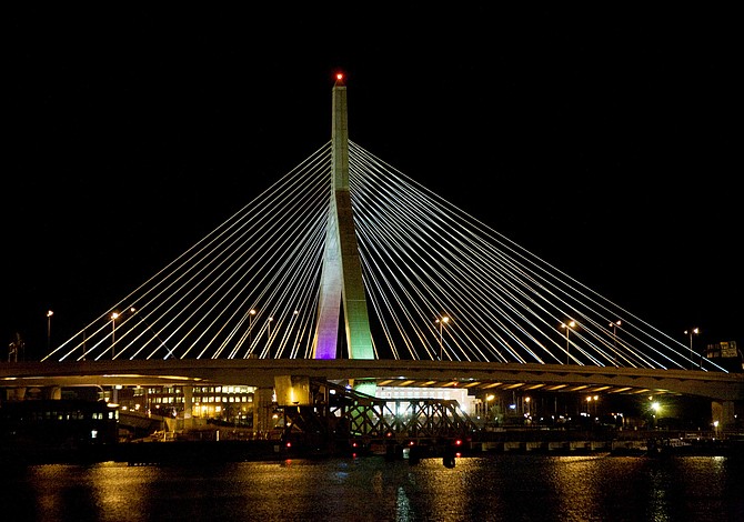 Zakim Bridge celebra su aniversario 15 con un show de luces
