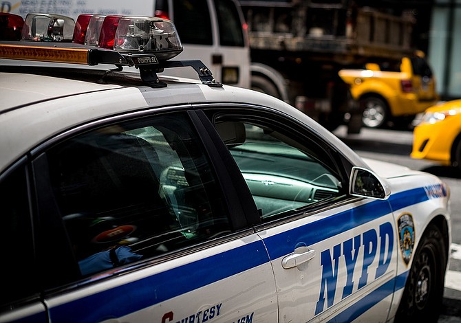 Detenido un hombre que golpeó brutalmente a una anciana en el metro de Nueva York