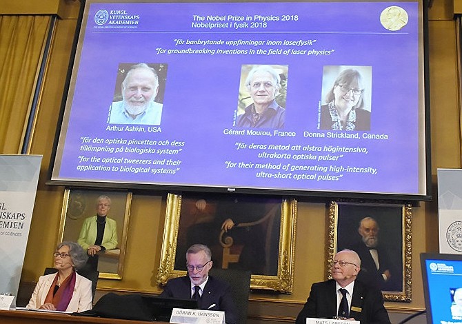 Tres científicos ganan el Nobel de Física por innovación en uso del láser