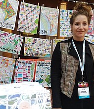Creatividad. Torie Partridge, directora creativa Cherry Blossom Creative, cuya misión es producir coloridos mapas de diferentes barrios de la ciudad.