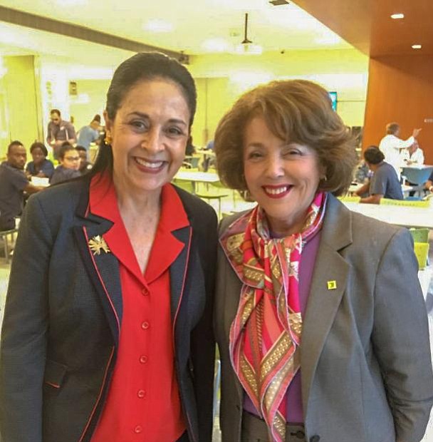 Rocío González Navas de Moreno, primera Dama del Ecuador y Beatriz Almeida de Stein, Cónsul de Ecuador en Boston.