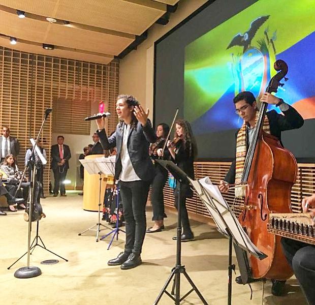 Gerson Eguiguren, estudiante ecuatoriano de Berklee College of Music interpretó el tema “De dónde vengo” del cantante y compositor ecuatoriano Alex Alvear durante la reunión del Presidente Lenín con la comunidad ecuatoriana en MIT de Boston.