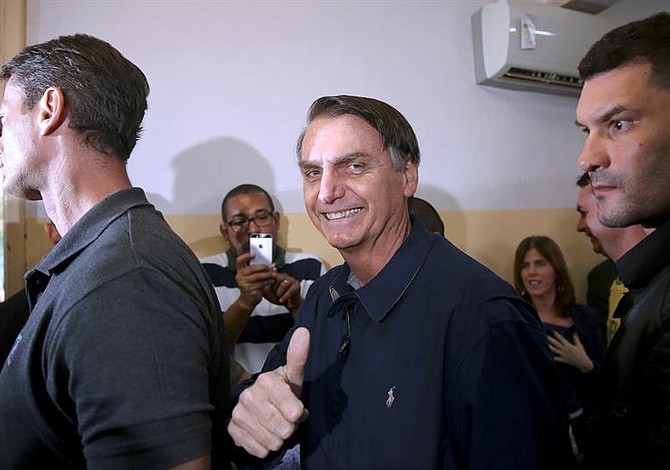 Jair Bolsonaro lidera las votaciones en Brasil
