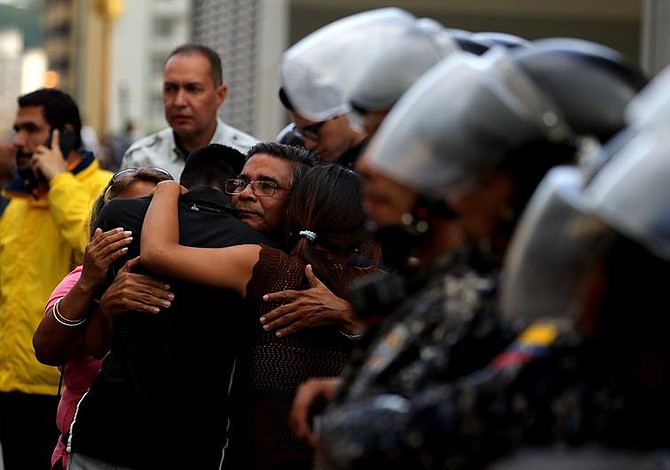 Oposición venezolana denuncia asesinato de concejal detenido