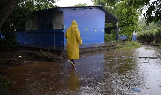 Ministerio de Educación de El Salvador mantiene suspensión de clases a nivel nacional