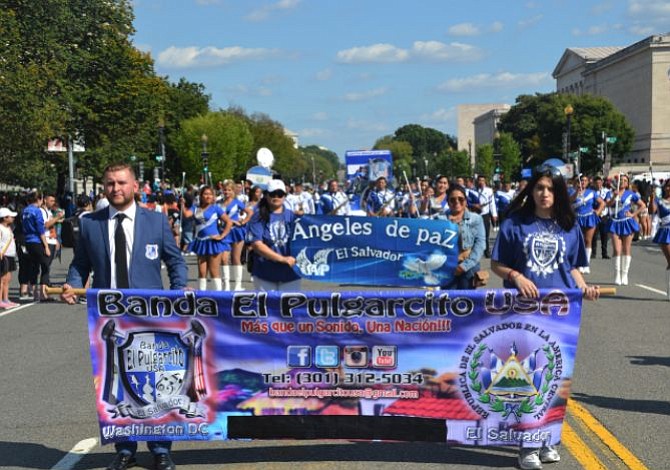 Salvadoreños promueven su cultura en DC con juventud y energía