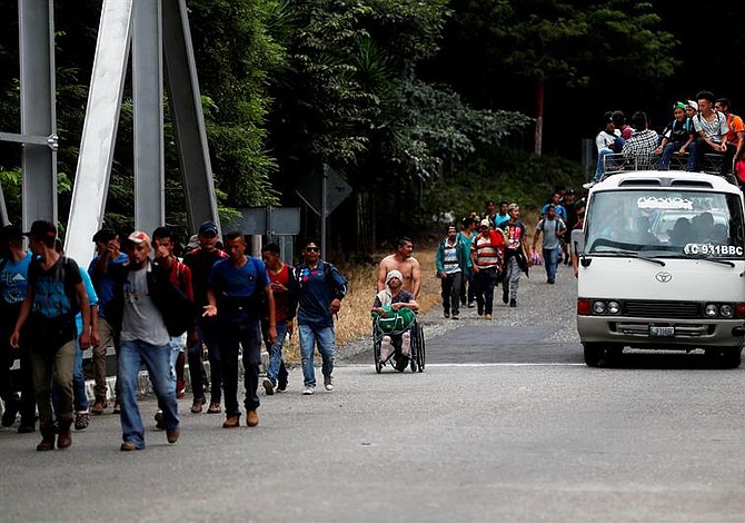 Unos 1.200 migrantes avanzan en caravana hacia EE.UU.