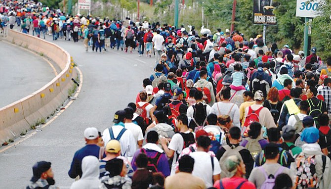 Nada detiene a la caravana de migrantes