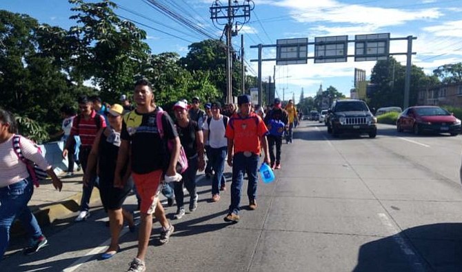 500 salvadoreños de la primera caravana piden asilo en México