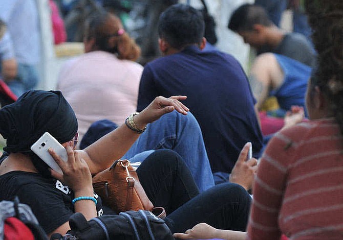 Renata, la migrante salvadoreña que va con el rostro cubierto por temor a ser reconocida si la deportan
