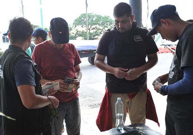 En la caravana viajan salvadoreños sin un centavo en la bolsa