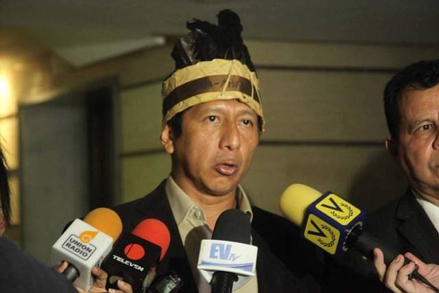 Diputado opositor venezolano: El ELN está entrenando a los indígenas de Amazonas