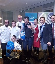 CAMPEONES. Los ganadores de cada categoría con el maestro de ceremonias, Tommy McFly y el comisionado de intercambio comercial de Chile, Matías Pinto Pimentel.