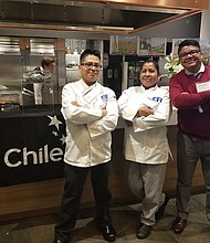 INVITADOS. Santos Joj-Chay y Bersabe Feliciano Madrid de programa culinario de la escuela Carlos Rosario y el chef Luis Alarcón, quien trabaja con la Embajada de México, estuvieron entre los asistentes.