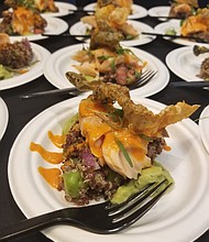 SALMÓN. El chef Jonathan Dearden de Radiator y su salmón con ají amarillo, quínoa, aceite de oliva, puré de aguacate y chicharrón de piel de salmó, ganó el premio de los jueces.