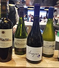 VINOS. El público pudo degustar una selección de vinos chilenos que se podían emparejar con los platillos servidos por los chefs.