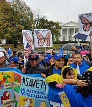 MANIFESTACIÓN. Después de recorrer 36 estados, la Alianza TPS llegó a las afueras de la Casa Blanca para dar a conocer sus próximos pasos.