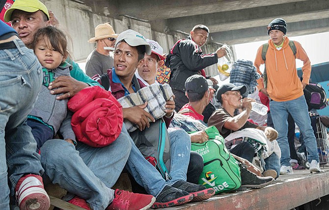 DIFICULTADES. Donald Trump ordenó limitar las opciones para solicitar asilo en la frontera con México. Quienes ingresen al país de forma irregular no podrán conseguirlo.