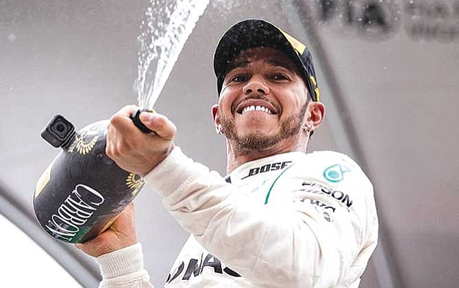 Mercedes ganó título de constructores