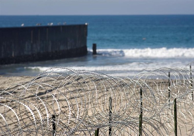 El Pentágono dice que no contempla construir el muro fronterizo con México